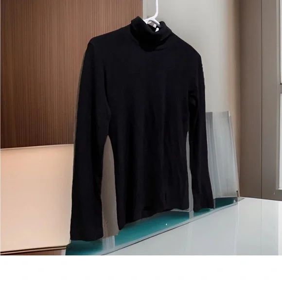 Uniqlo Turtleneck Long Sleeves Black Top Size M - Picture 5 of 10